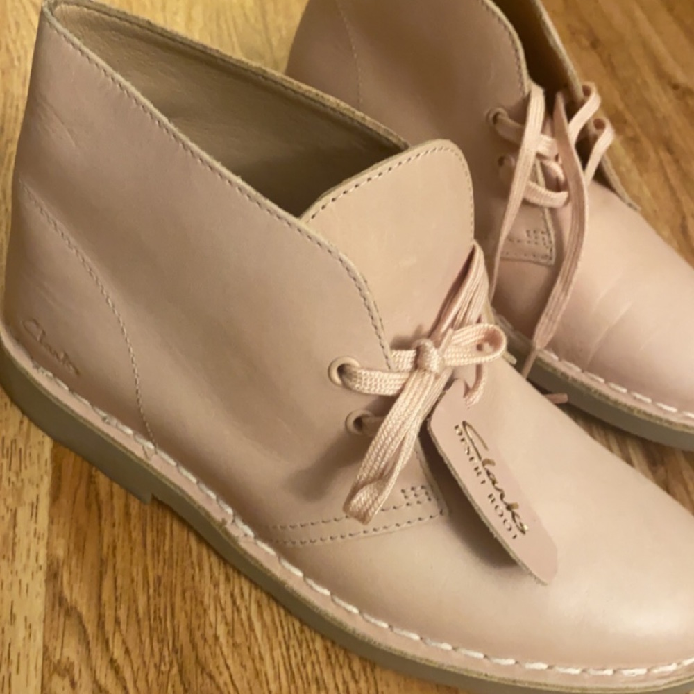 Light pink Clarks women dessert boot